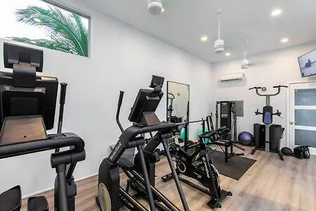 Beachside 3 Bedroom Villa With Pool And Resort Amenities - White Villas - V4 Long Bay جزر تركس وكايكوس