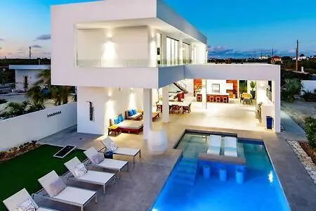 Beachside 3 Bedroom Villa With Pool And Resort Amenities - White Villas - V4 Long Bay جزر تركس وكايكوس