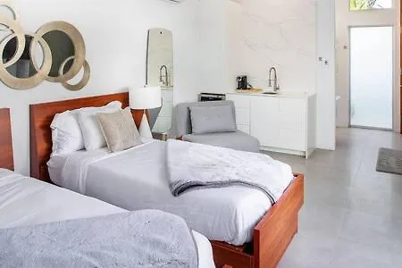 Beachside 3 Bedroom Villa With Pool And Resort Amenities - White Villas - V4 Long Bay